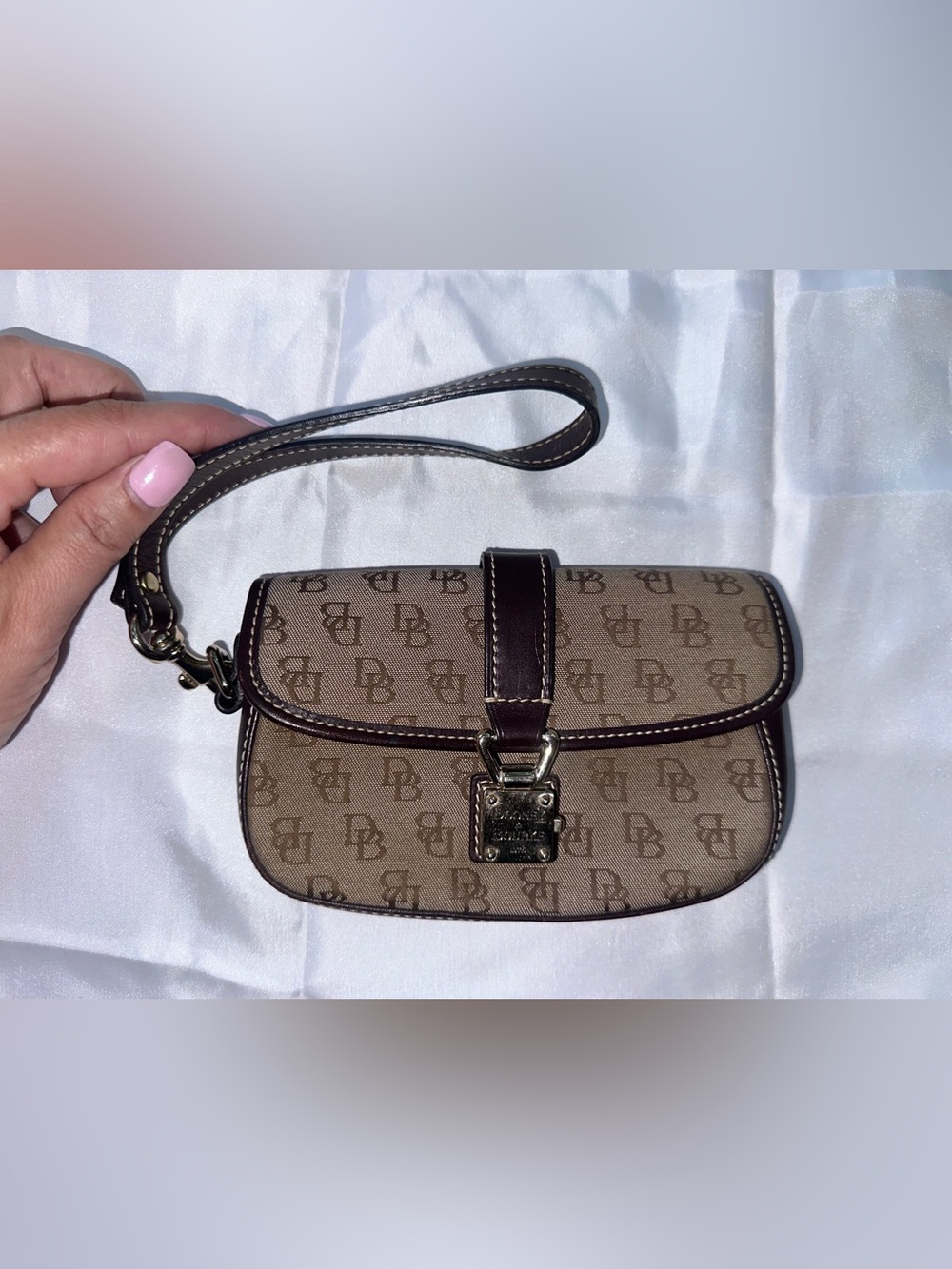 Vintage Dooney & Bourke Wristlet!
